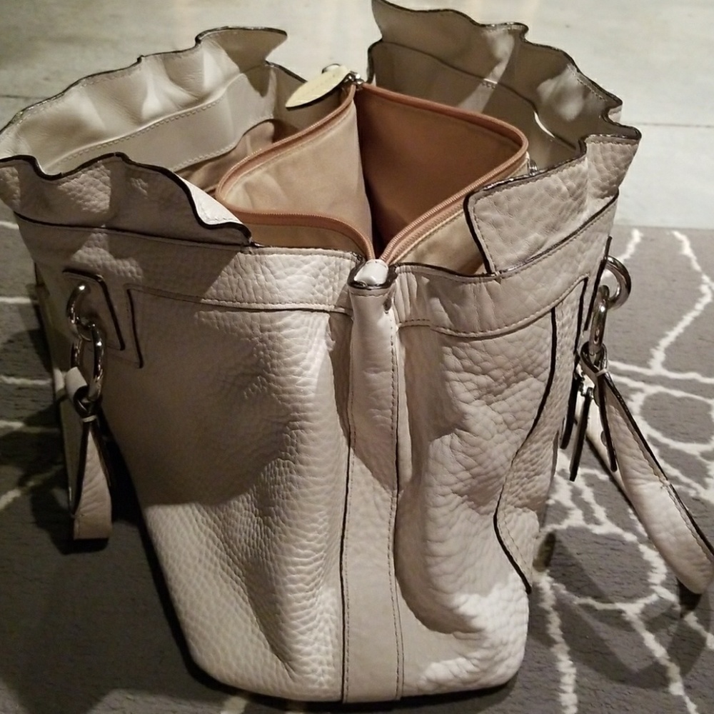 Coach purse - Picture 5 of 7